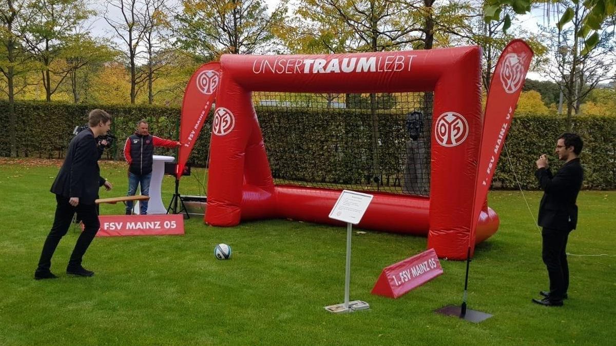 schussgeschwindigkeitsmessung und aufblasbares tor beim fsv mainz 05