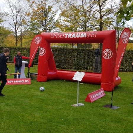 schussgeschwindigkeitsmessung und aufblasbares tor beim fsv mainz 05