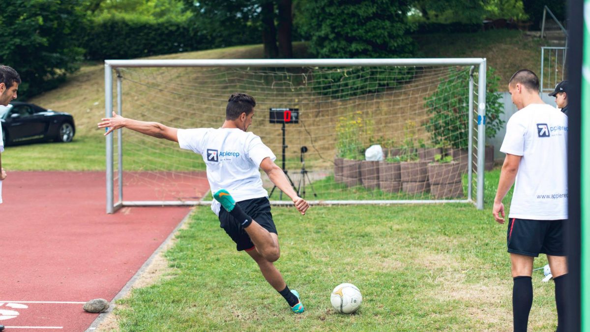 Schussgeschwindigkeit im Fußball messen