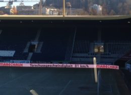 Speedmaster Geschwindigkeit Anzeige auf Bande Stadion