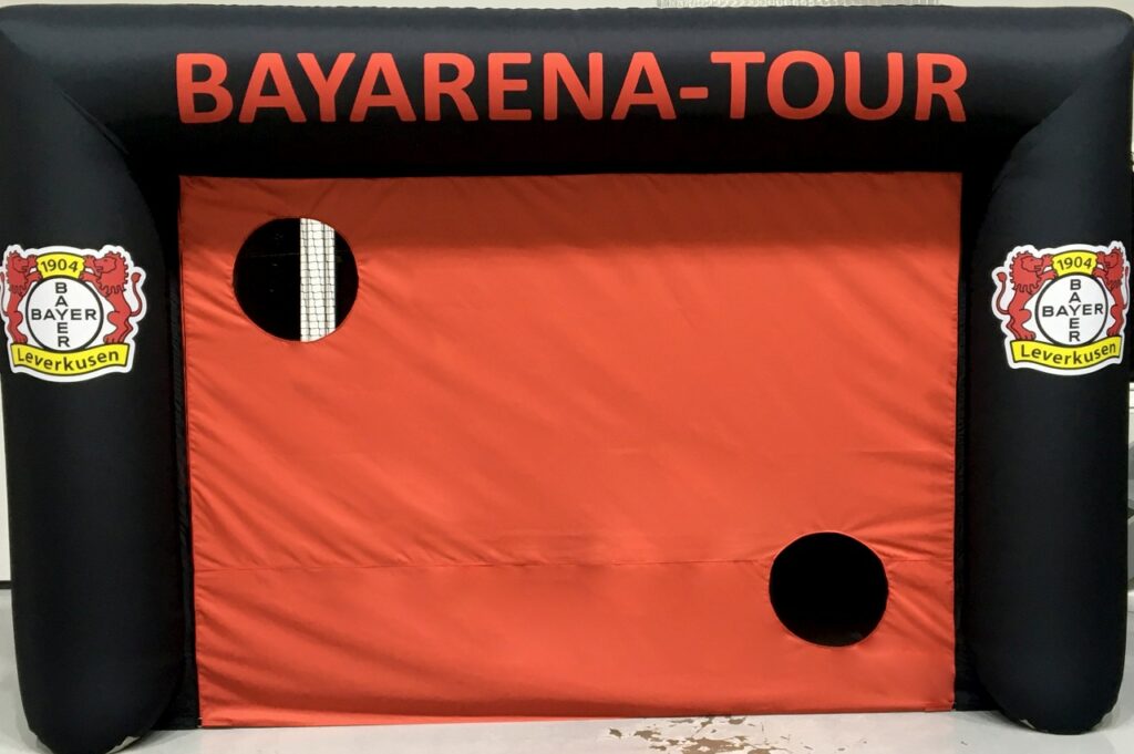 Aufblasbares Tor mit Druck und Torwandeinsatz_Bayer Leverkusen