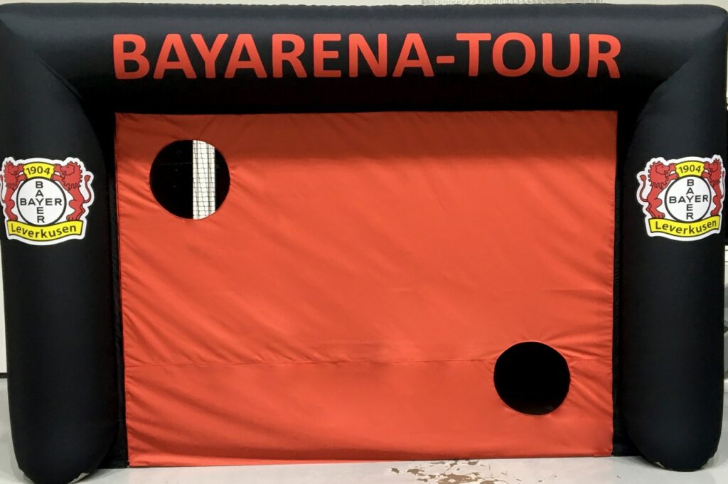 Aufblasbares Tor mit Druck und Torwandeinsatz_Bayer Leverkusen
